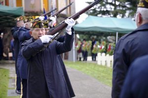 VFW Post 1040 Honor Guard, WAA ceremony, Veterans Memorial Cemetery, Evergreen-Washelli, Seattle, 12-15-’12. Photo by Nathan W. Bradshaw, PA3, USCG.